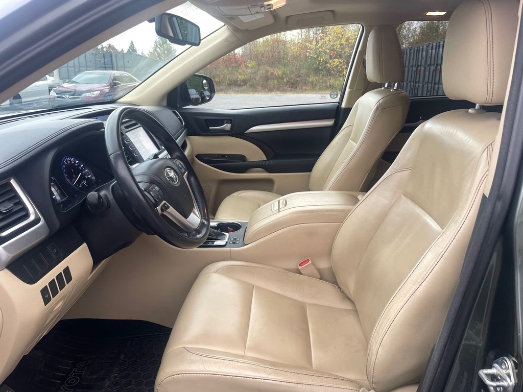 2014 Toyota Highlander XLE in Hawkesbury, Ontario - 7 - w1024h768px
