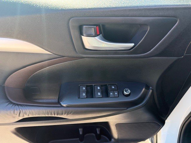 2015 Toyota Highlander XLE in Hawkesbury, Ontario - 13 - w1024h768px