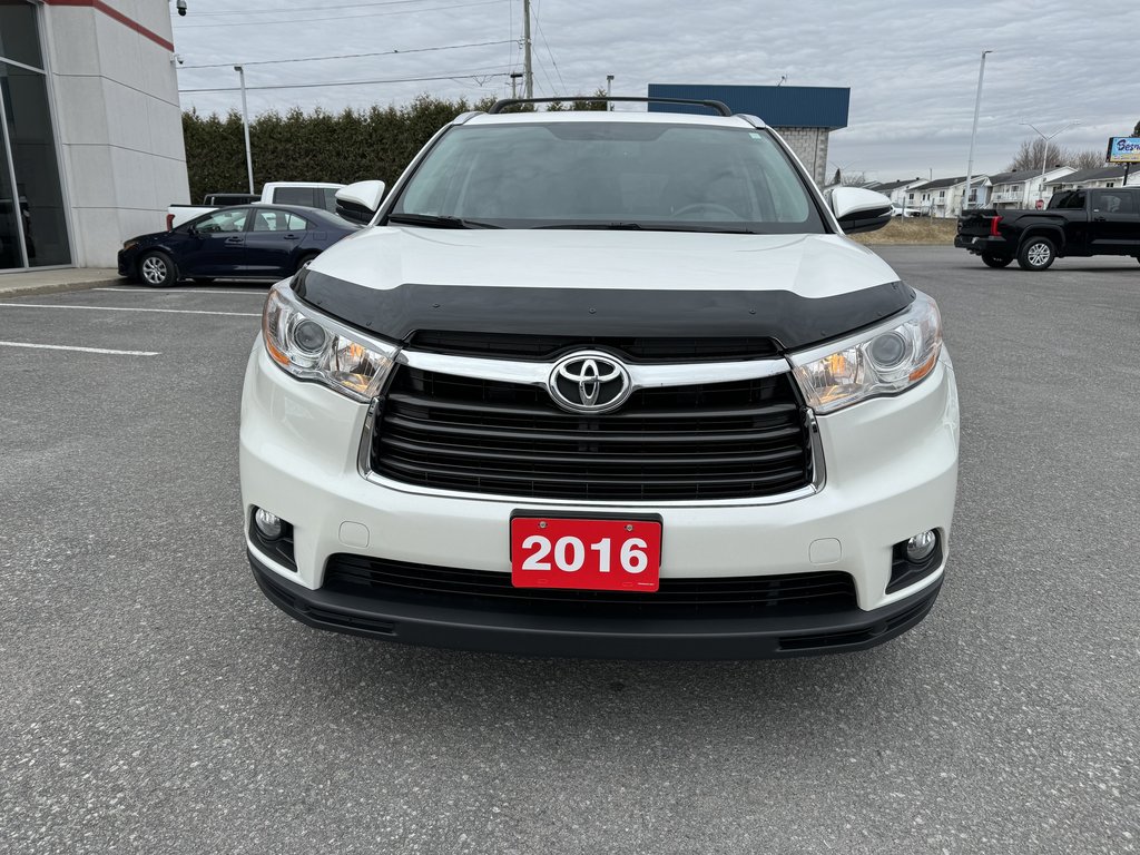 Highlander XLE AWD ROOF MAGS LEATHER NAV ONE OWNER 8 PASS 2016 à Hawkesbury, Ontario - 6 - w1024h768px