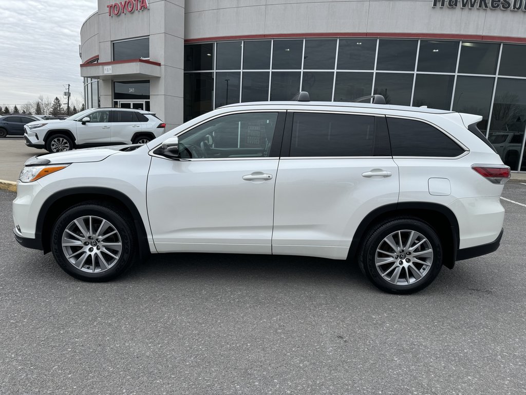 2016  Highlander XLE AWD ROOF MAGS LEATHER NAV ONE OWNER 8 PASS in Hawkesbury, Ontario - 2 - w1024h768px