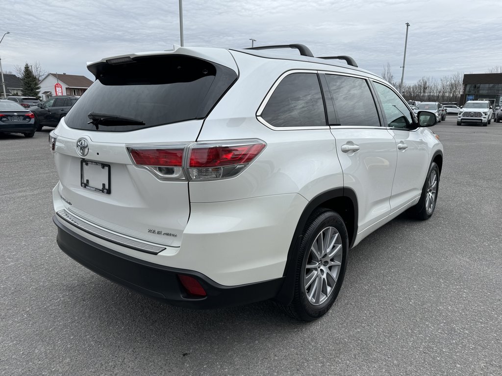 Highlander XLE AWD ROOF MAGS LEATHER NAV ONE OWNER 8 PASS 2016 à Hawkesbury, Ontario - 4 - w1024h768px