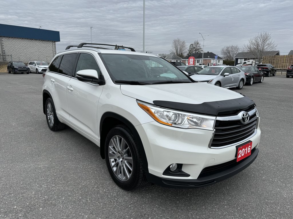 Highlander XLE AWD ROOF MAGS LEATHER NAV ONE OWNER 8 PASS 2016 à Hawkesbury, Ontario - 5 - w1024h768px