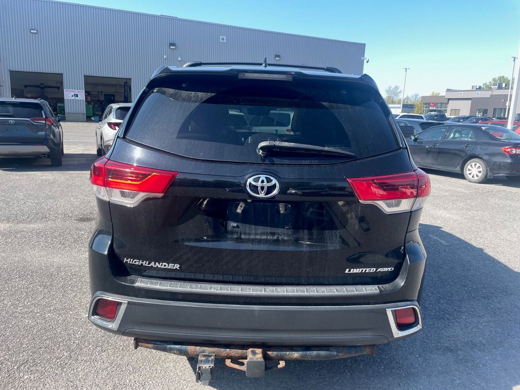 2017 Toyota Highlander Limited in Hawkesbury, Ontario - 4 - w1024h768px