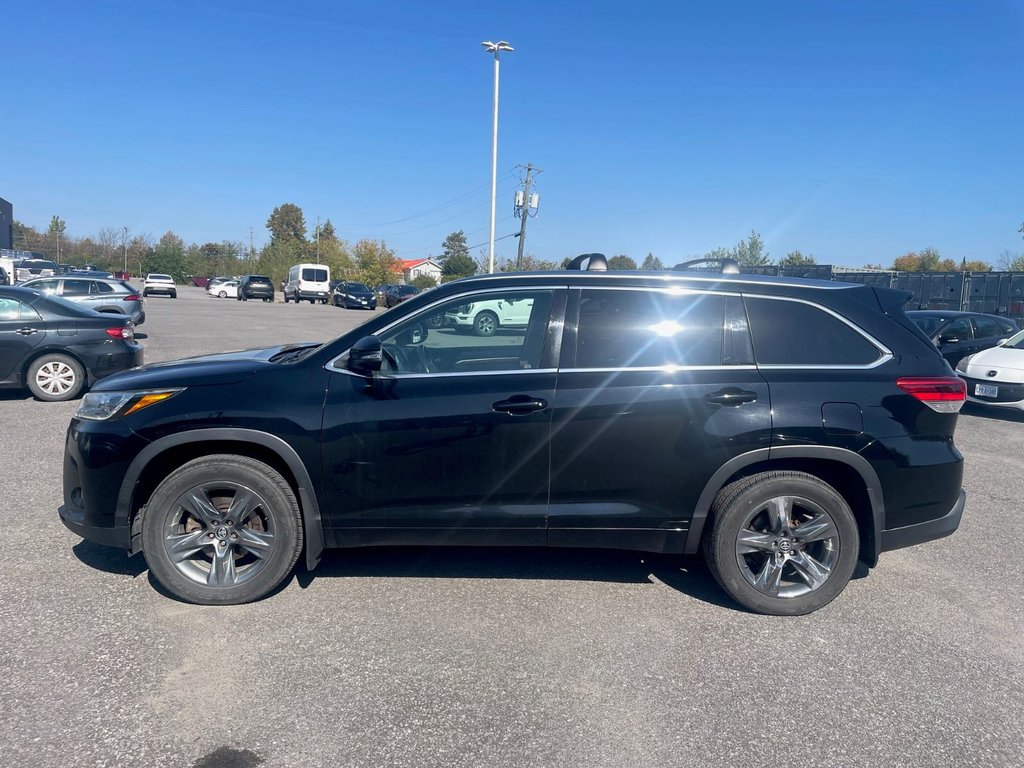 2017 Toyota Highlander Limited in Hawkesbury, Ontario - 2 - w1024h768px