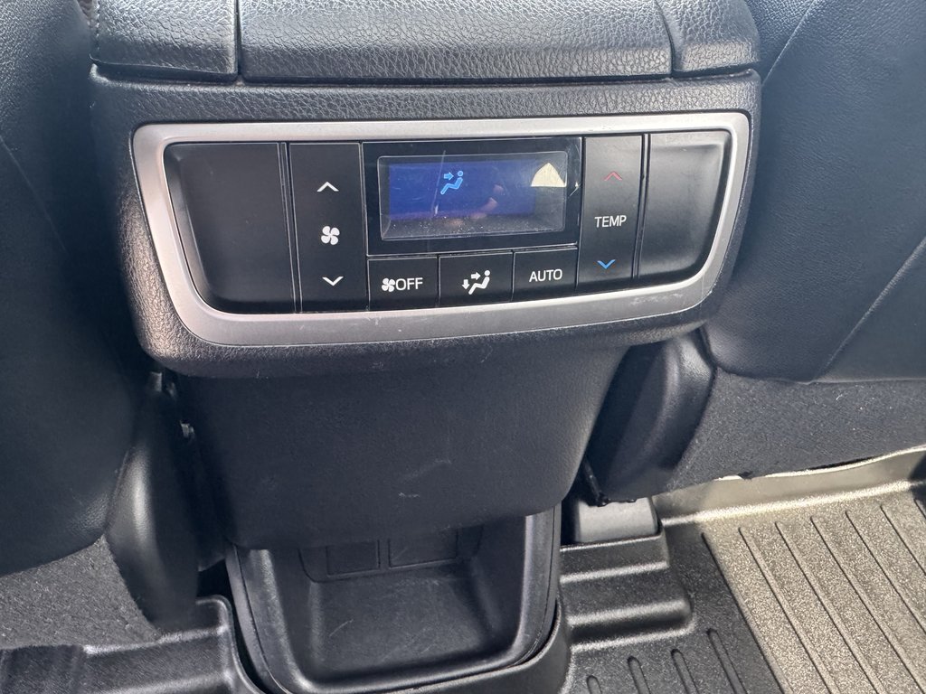 2019  Highlander XLE in Hawkesbury, Ontario - 11 - w1024h768px