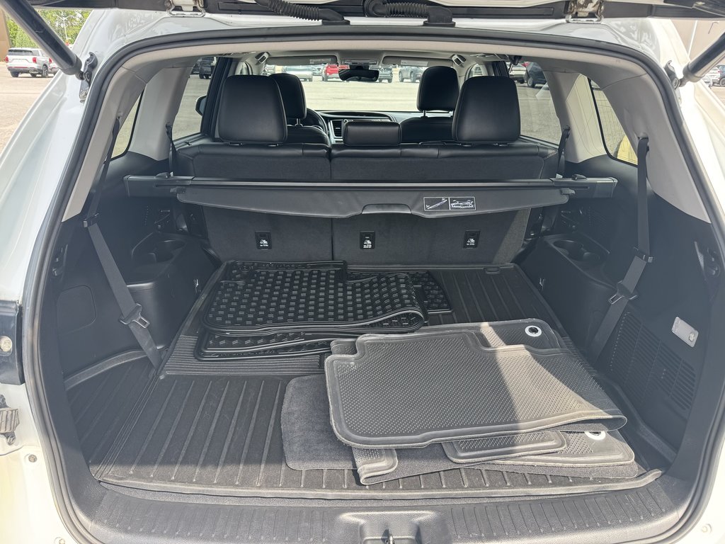 2019  Highlander XLE in Hawkesbury, Ontario - 8 - w1024h768px