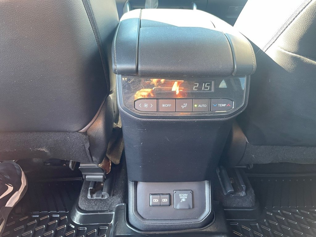 2023 Toyota Highlander Hybrid Limited in Hawkesbury, Ontario - 19 - w1024h768px