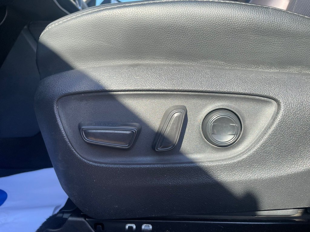 2023 Toyota Highlander Hybrid Limited in Hawkesbury, Ontario - 9 - w1024h768px