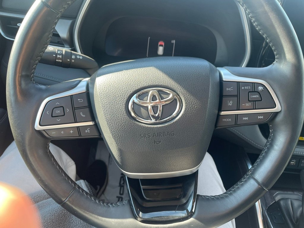 2023 Toyota Highlander Hybrid Limited in Hawkesbury, Ontario - 12 - w1024h768px