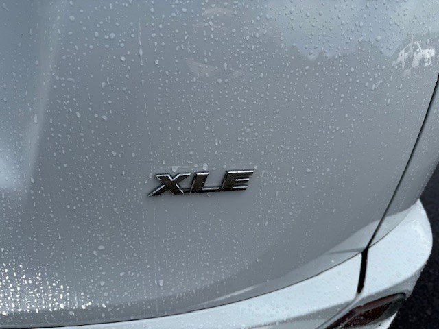 2018 Toyota RAV4 XLE in Hawkesbury, Ontario - 5 - w1024h768px