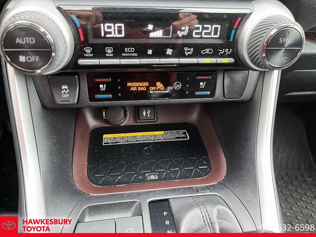 Toyota RAV4 Hybrid Limited 2019 à Hawkesbury, Ontario - 19 - w1024h768px