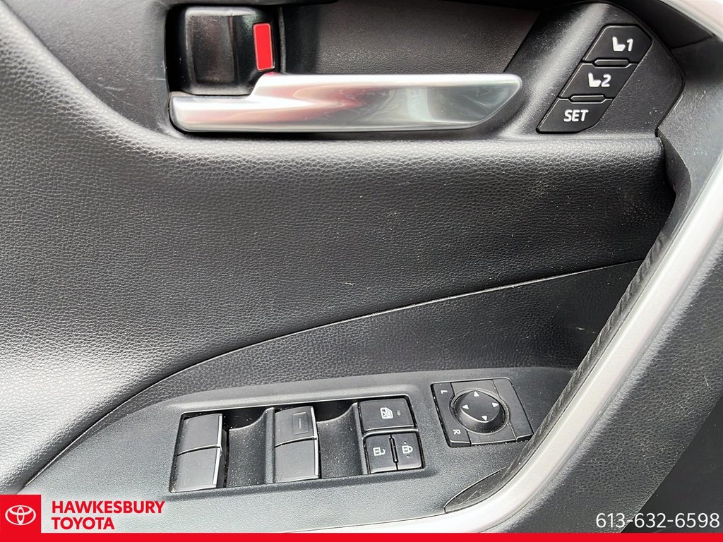 Toyota RAV4 Hybrid Limited 2019 à Hawkesbury, Ontario - 17 - w1024h768px