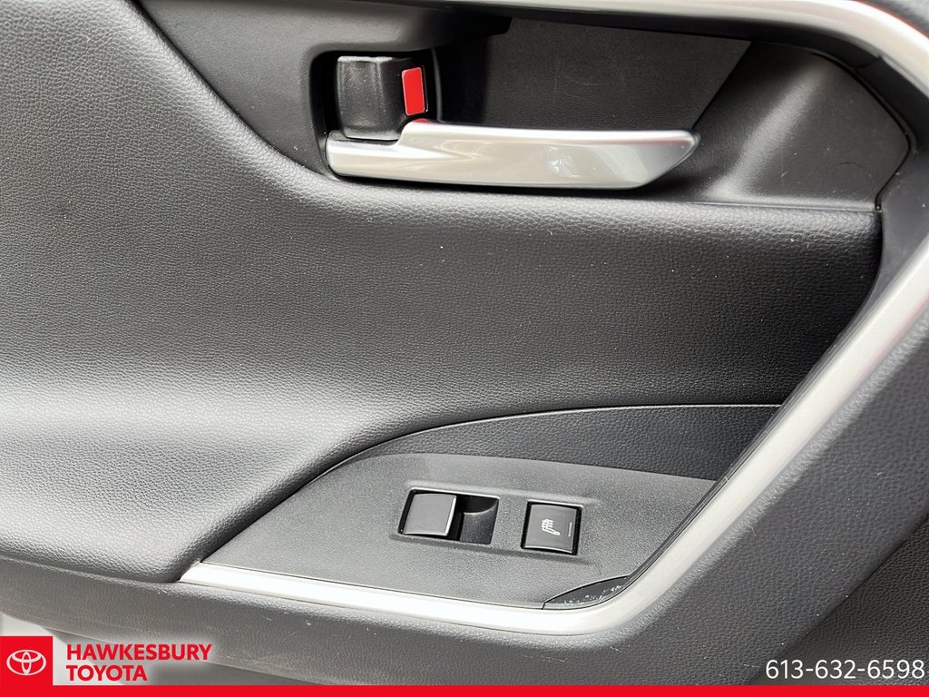 Toyota RAV4 Hybrid Limited 2019 à Hawkesbury, Ontario - 16 - w1024h768px