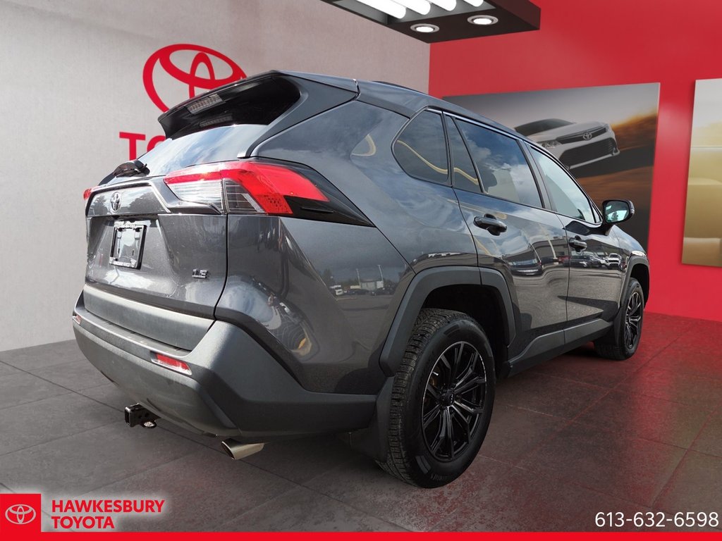 2020 Toyota RAV4 LE in Hawkesbury, Ontario - 5 - w1024h768px