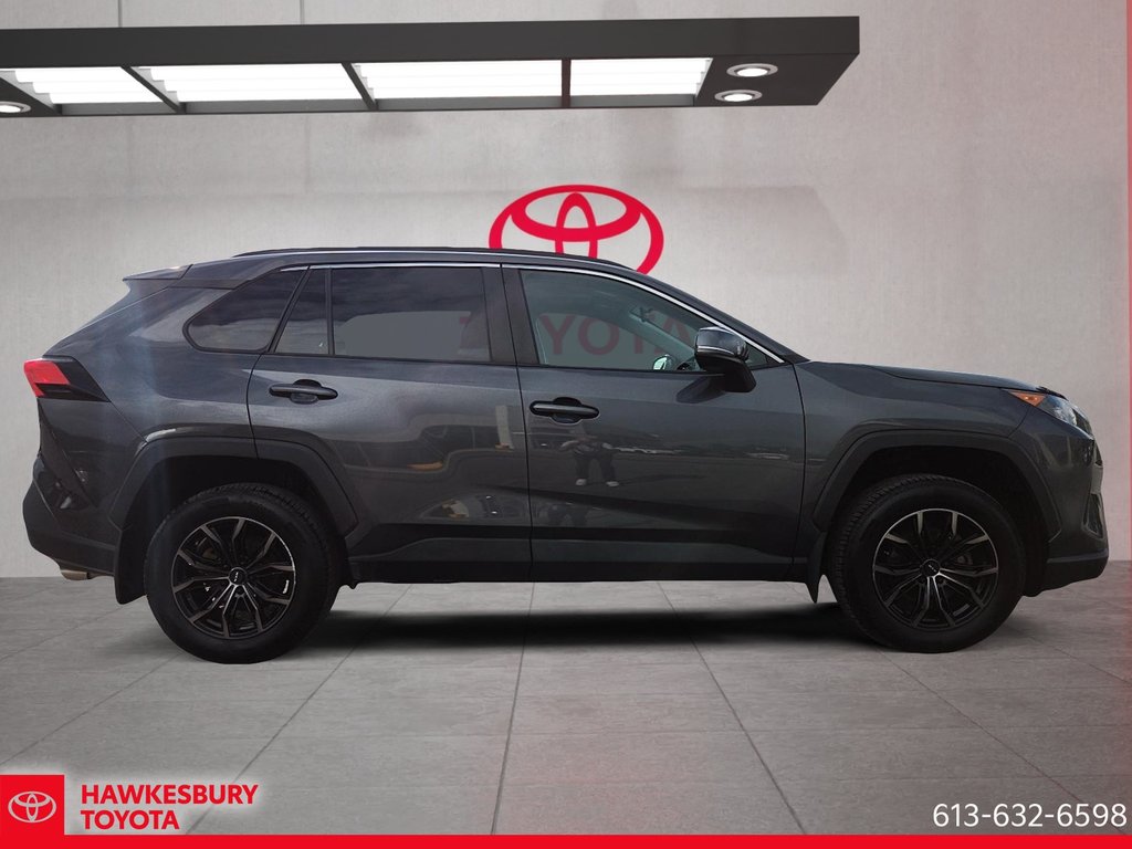 2020 Toyota RAV4 LE in Hawkesbury, Ontario - 4 - w1024h768px