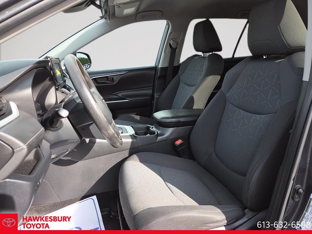 2020 Toyota RAV4 LE in Hawkesbury, Ontario - 11 - w1024h768px