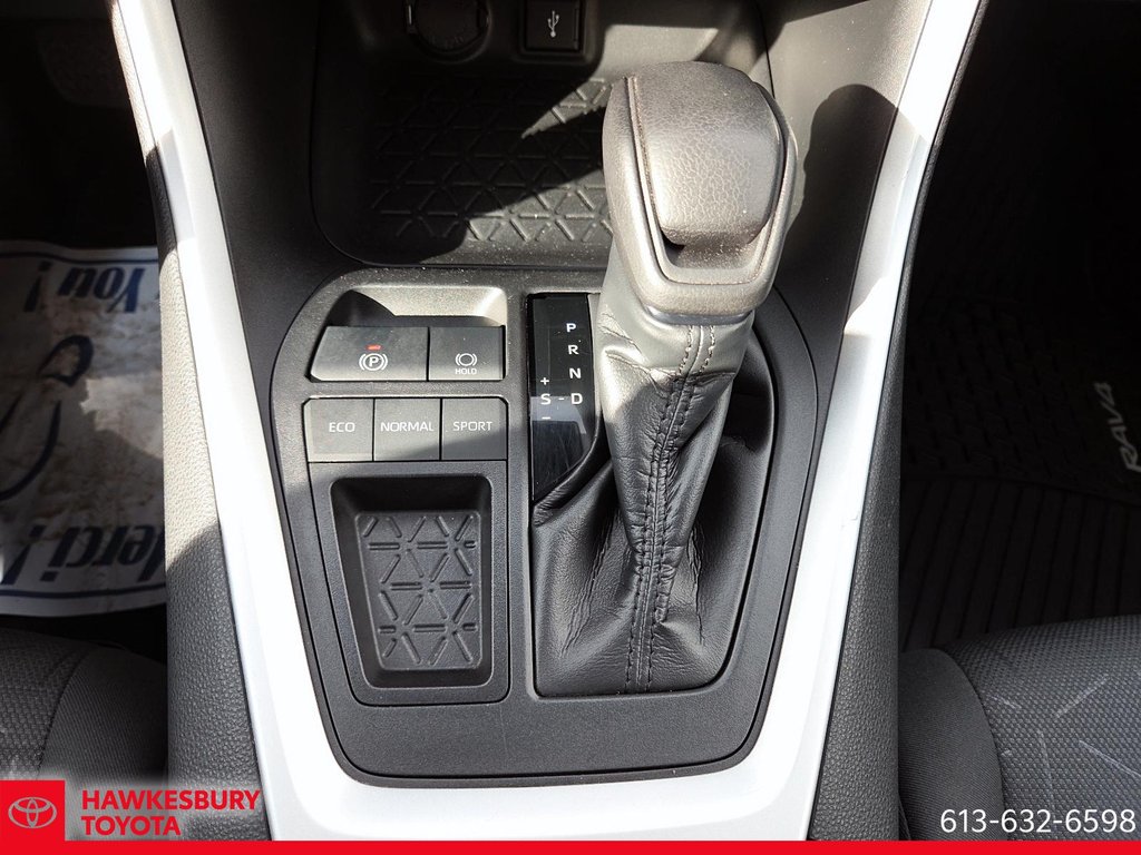 2020 Toyota RAV4 LE in Hawkesbury, Ontario - 15 - w1024h768px