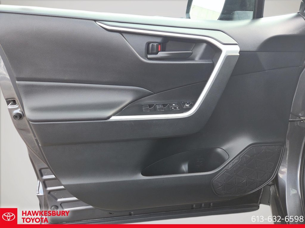 2021 Toyota RAV4 LE AWD in Hawkesbury, Ontario - 13 - w1024h768px