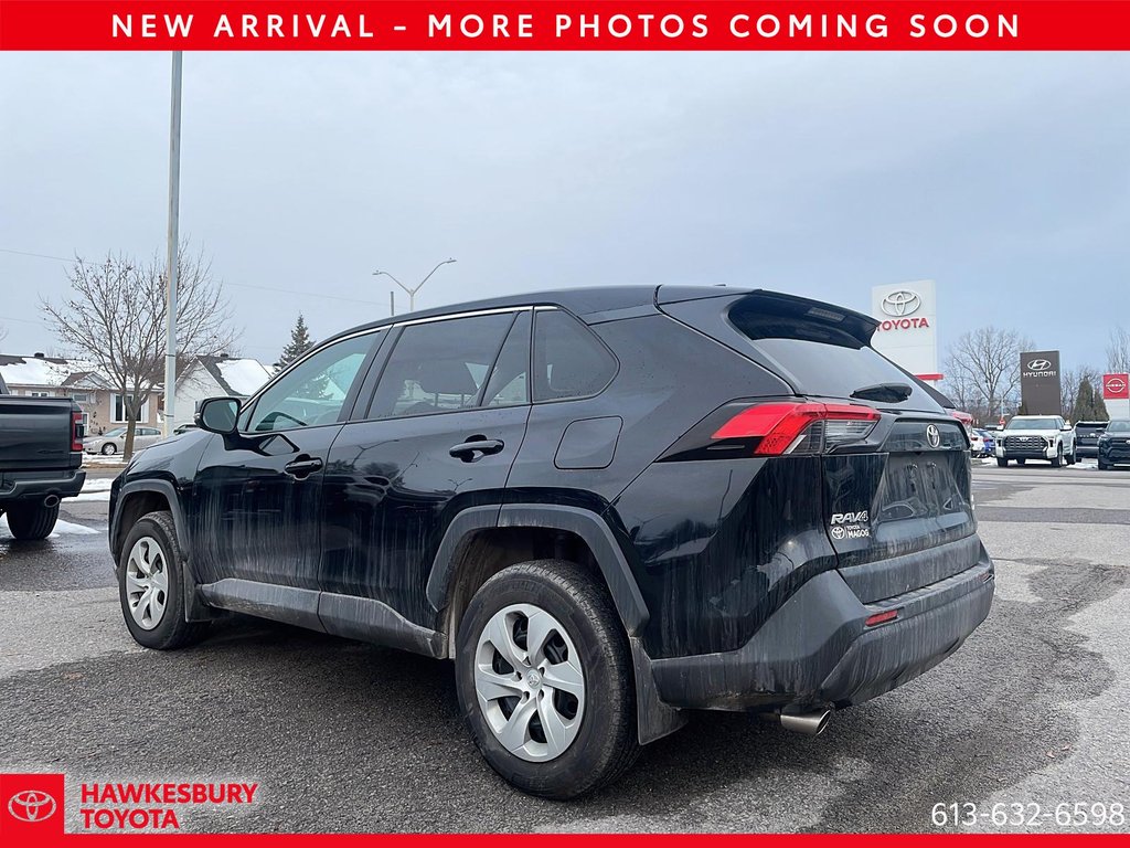 2022 Toyota RAV4 LE in Hawkesbury, Ontario - 2 - w1024h768px