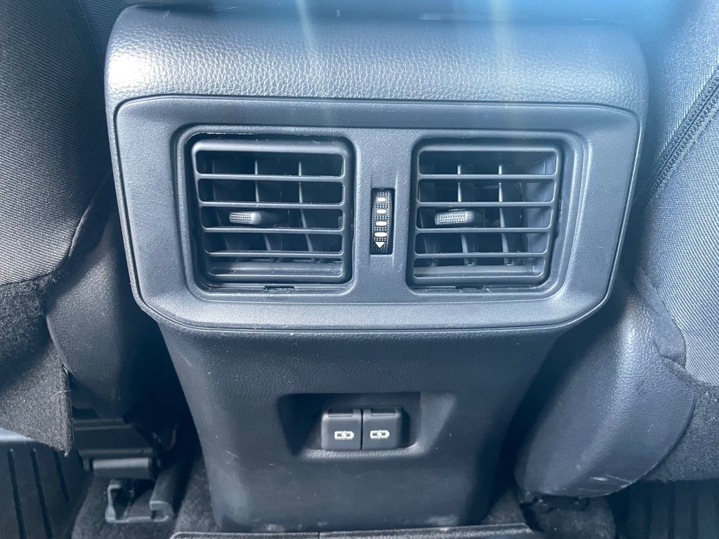 2023 Toyota RAV4 Hybrid XLE in Hawkesbury, Ontario - 14 - w1024h768px