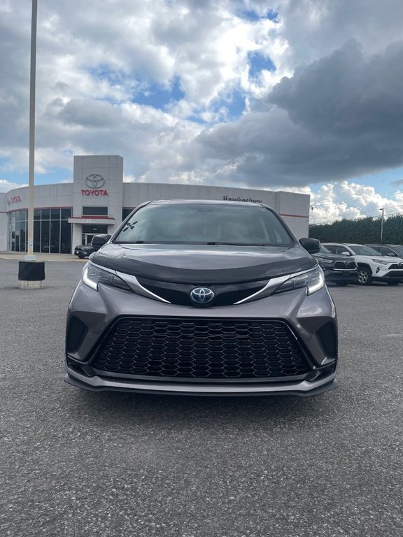 2021 Toyota Sienna XSE FWD in Hawkesbury, Ontario - 3 - w1024h768px