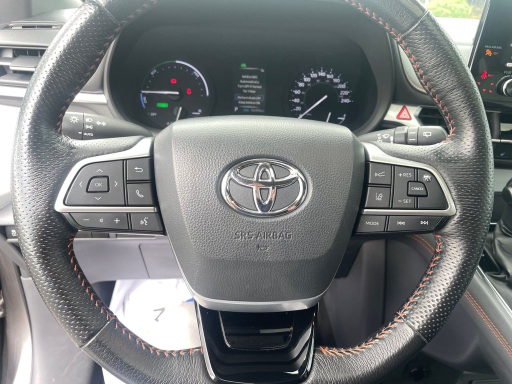 2021 Toyota Sienna XSE FWD in Hawkesbury, Ontario - 10 - w1024h768px