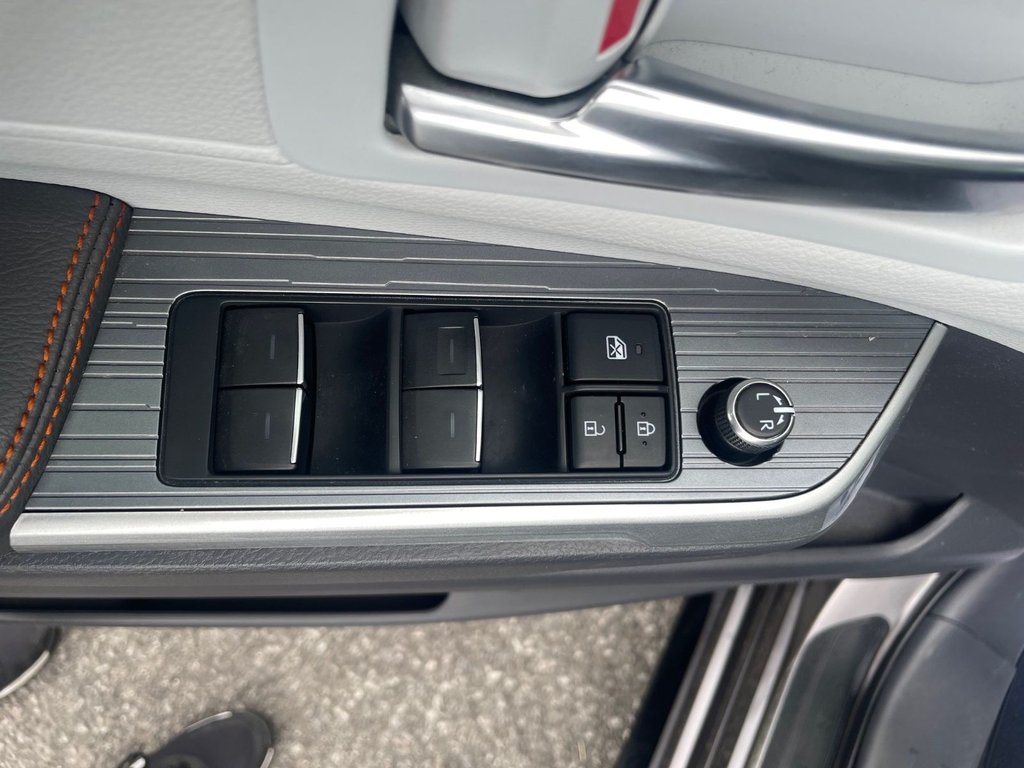 2021 Toyota Sienna XSE FWD in Hawkesbury, Ontario - 8 - w1024h768px