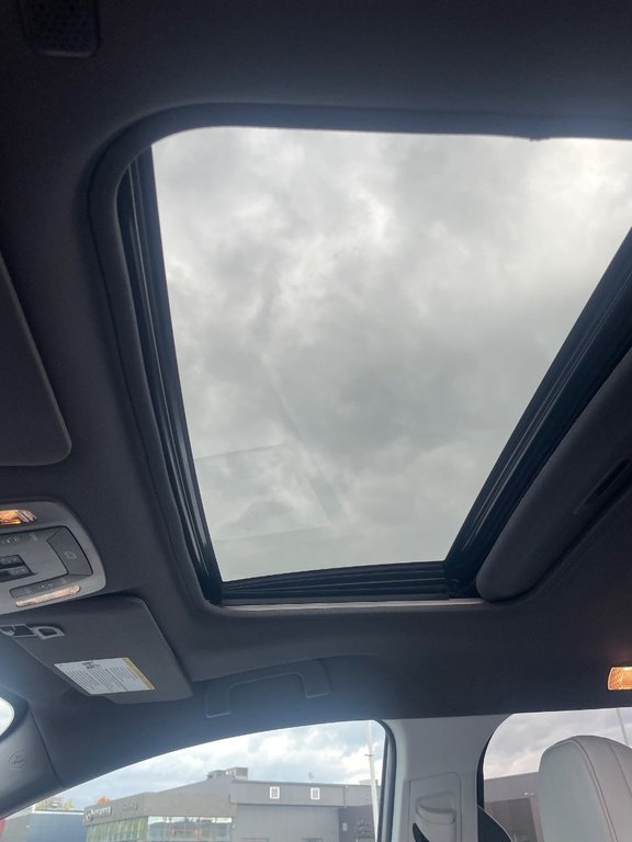 2021 Toyota Sienna XSE FWD in Hawkesbury, Ontario - 17 - w1024h768px