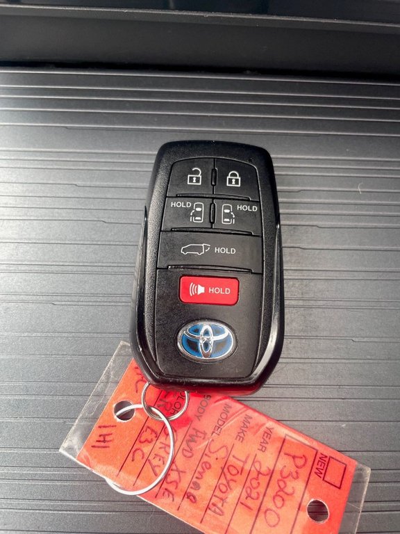 2021 Toyota Sienna XSE FWD in Hawkesbury, Ontario - 18 - w1024h768px