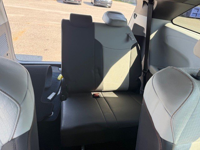 2021 Toyota Sienna XSE FWD in Hawkesbury, Ontario - 14 - w1024h768px