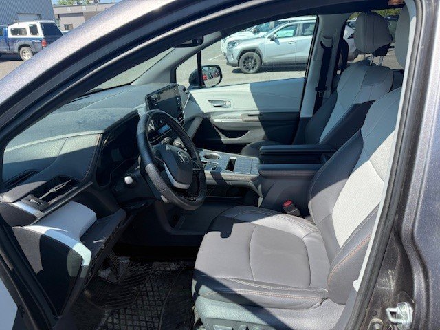 2021 Toyota Sienna XSE FWD in Hawkesbury, Ontario - 11 - w1024h768px