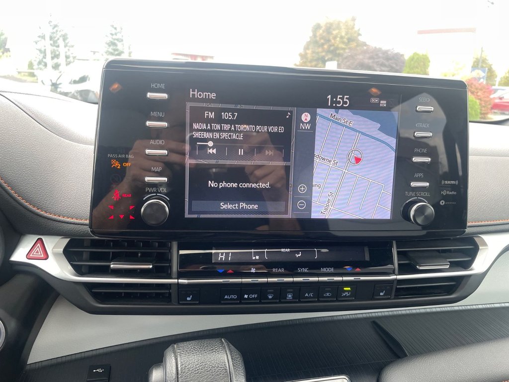 2021 Toyota Sienna XSE FWD in Hawkesbury, Ontario - 12 - w1024h768px