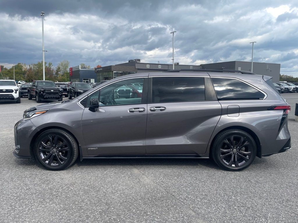 2021 Toyota Sienna XSE FWD in Hawkesbury, Ontario - 2 - w1024h768px