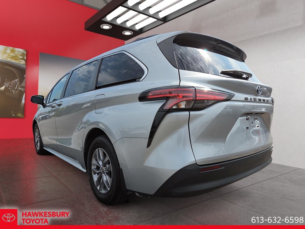 2022 Toyota Sienna XLE HYBRIDE in Hawkesbury, Ontario - 7 - w1024h768px