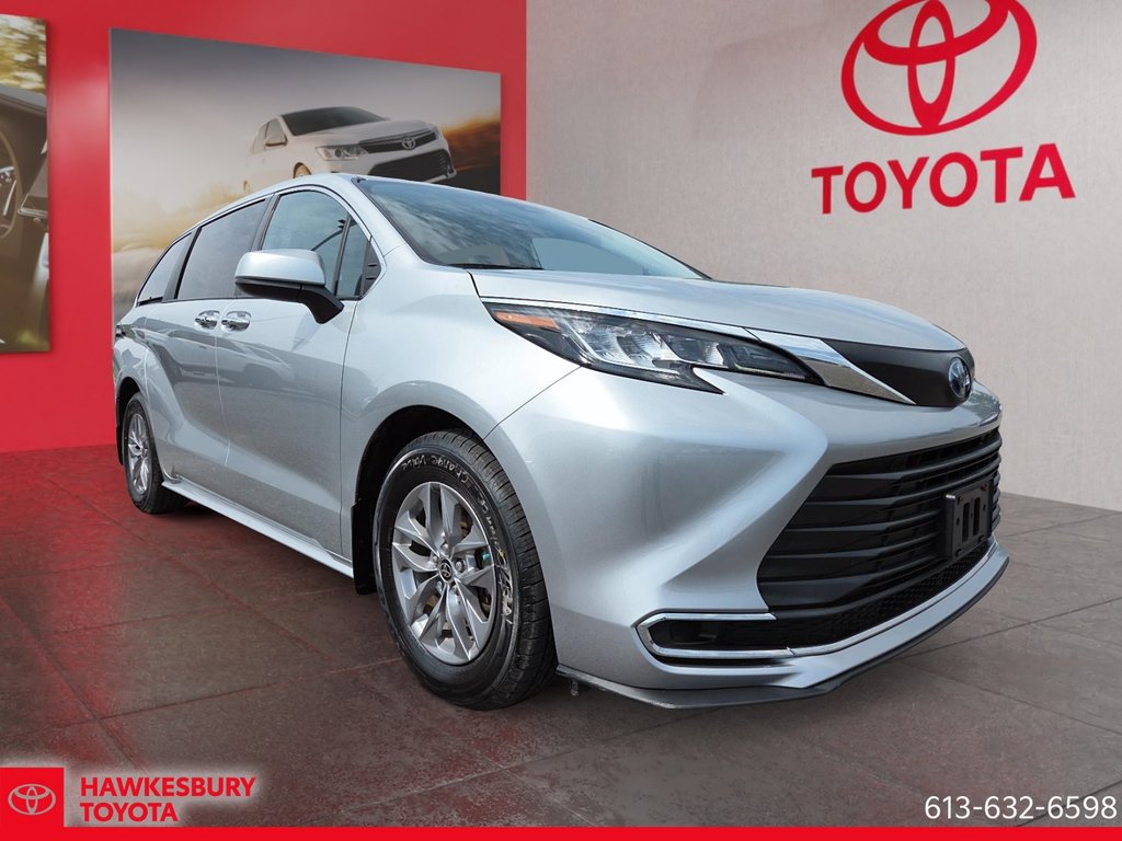 2022 Toyota Sienna XLE HYBRIDE in Hawkesbury, Ontario - 3 - w1024h768px
