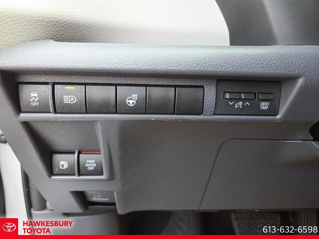 2022 Toyota Sienna XLE HYBRIDE in Hawkesbury, Ontario - 16 - w1024h768px