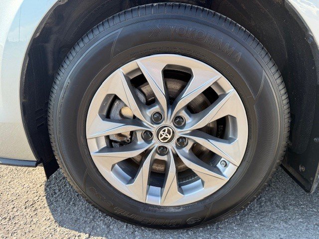 2024 Toyota Sienna FWD LE in Hawkesbury, Ontario - 7 - w1024h768px