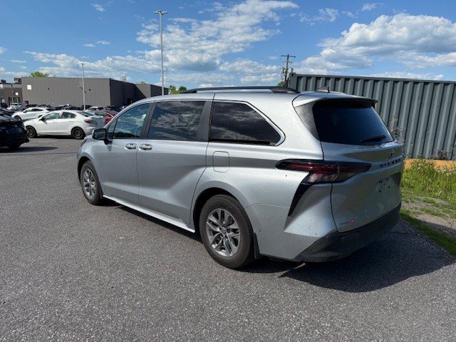 2024 Toyota Sienna FWD LE in Hawkesbury, Ontario - 3 - w1024h768px