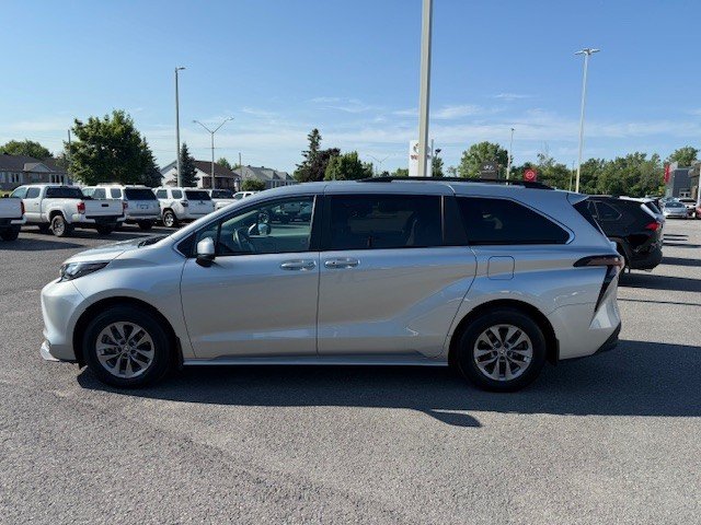 2024 Toyota Sienna FWD LE in Hawkesbury, Ontario - 6 - w1024h768px
