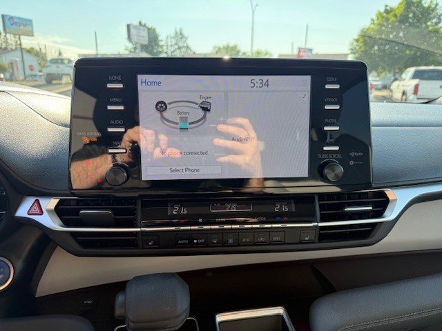 2024 Toyota Sienna FWD LE in Hawkesbury, Ontario - 17 - w1024h768px