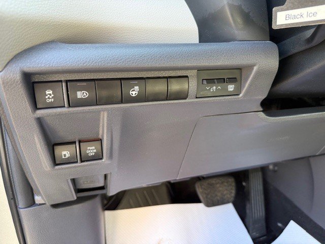 2024 Toyota Sienna FWD LE in Hawkesbury, Ontario - 15 - w1024h768px