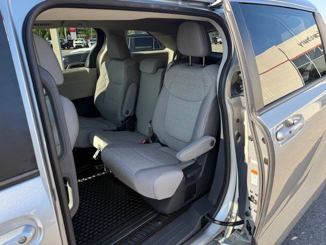 2024 Toyota Sienna FWD LE in Hawkesbury, Ontario - 12 - w1024h768px