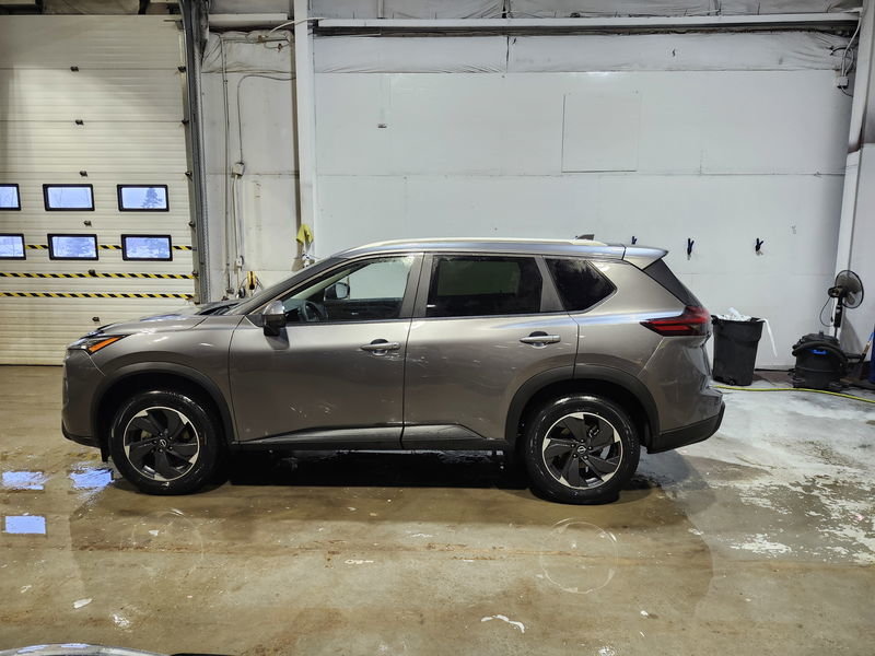 2025 Nissan Rogue SV Moonroof in St. John's, Newfoundland and Labrador - 4 - w1024h768px