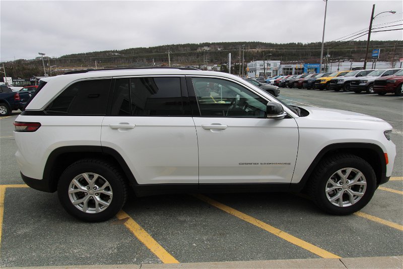 2023  Grand Cherokee Limited in Clarenville, Newfoundland and Labrador - 4 - w1024h768px