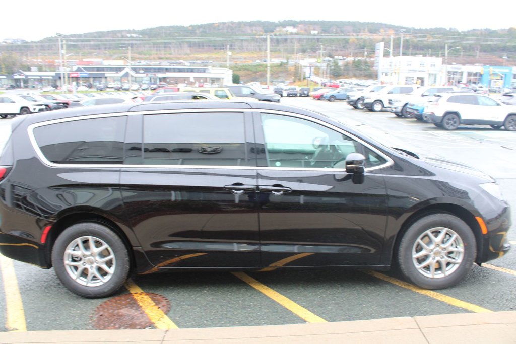 2025  Grand Caravan SXT in Newfoundland and Labrador, Newfoundland and Labrador - 4 - w1024h768px