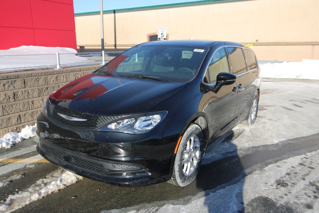 2025 Chrysler Grand Caravan SXT in St. John's, Newfoundland and Labrador - 13 - w1024h768px