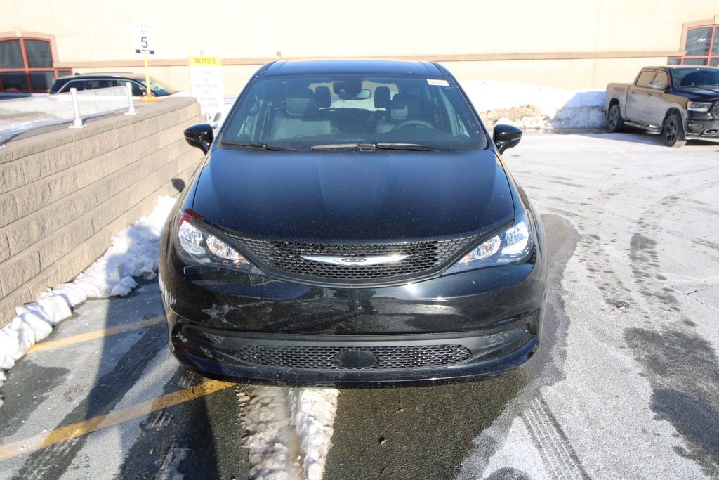 2025 Chrysler Grand Caravan SXT in St. John's, Newfoundland and Labrador - 1 - w1024h768px