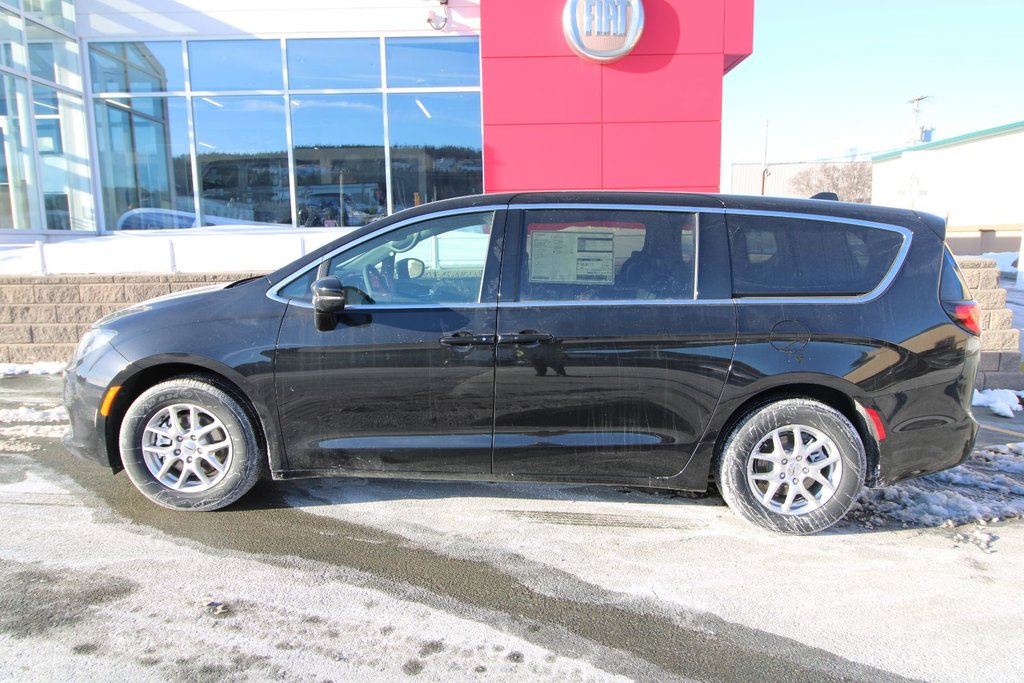 2025 Chrysler Grand Caravan SXT in St. John's, Newfoundland and Labrador - 14 - w1024h768px