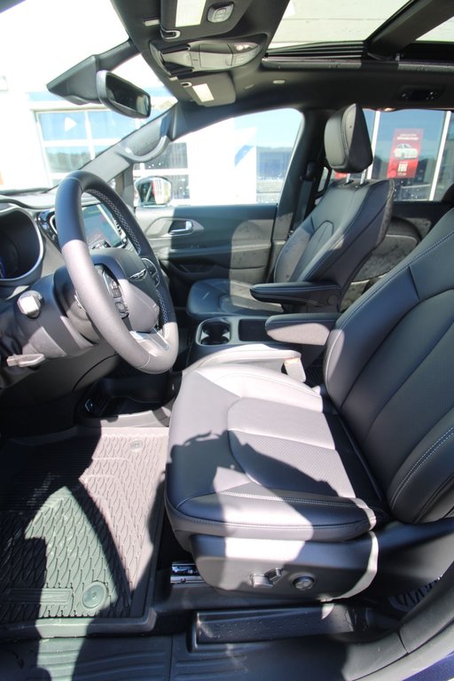 2025 Chrysler Pacifica SELECT AWD in St. John's, Newfoundland and Labrador - 6 - w1024h768px