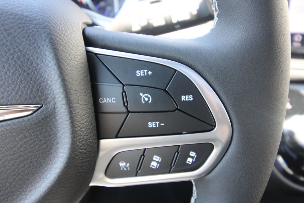 2025 Chrysler Pacifica SELECT AWD in St. John's, Newfoundland and Labrador - 17 - w1024h768px